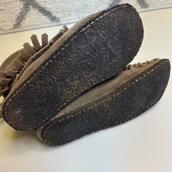 Laurentian Chief Apache Narrow Fringe Beaded Moccasin Grey Suede Made In Canada - Picture 7 of 9